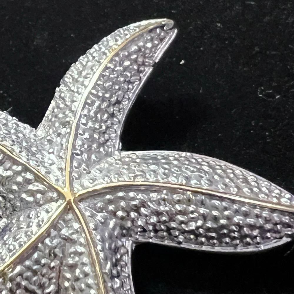 Starfish pin/necklace slide done in silver metal with gold accents - Picture 3 of 5